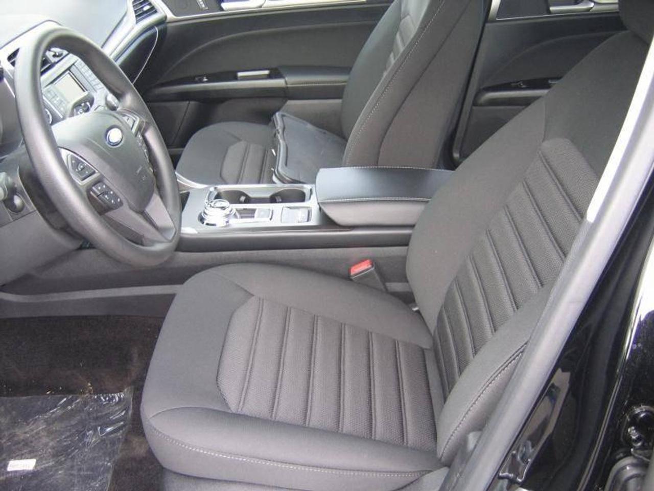 2017 Ford Fusion SE 4dr Front-wheel Drive Sedan Photo