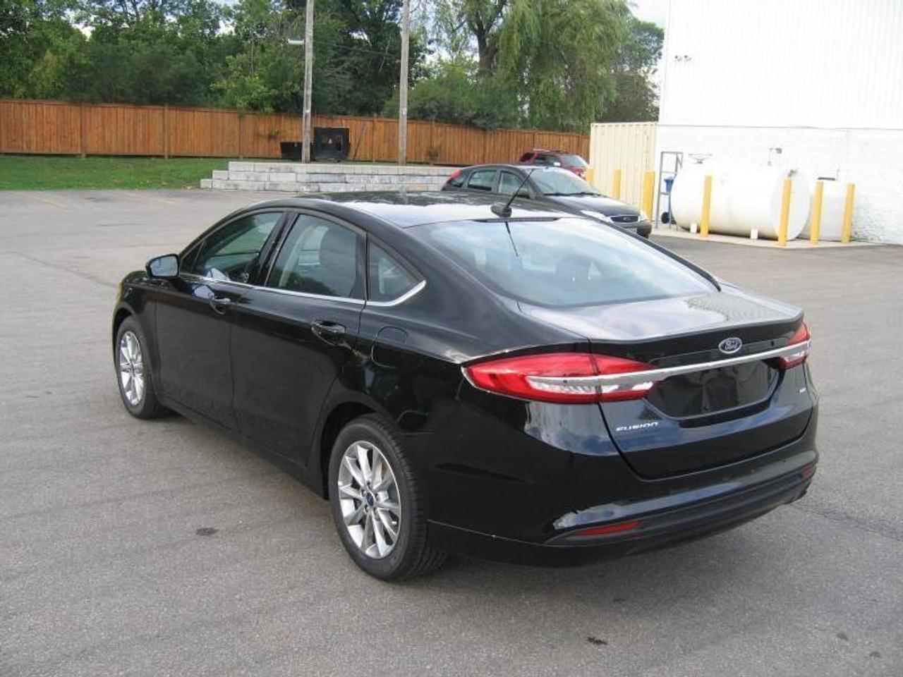 2017 Ford Fusion SE 4dr Front-wheel Drive Sedan Photo