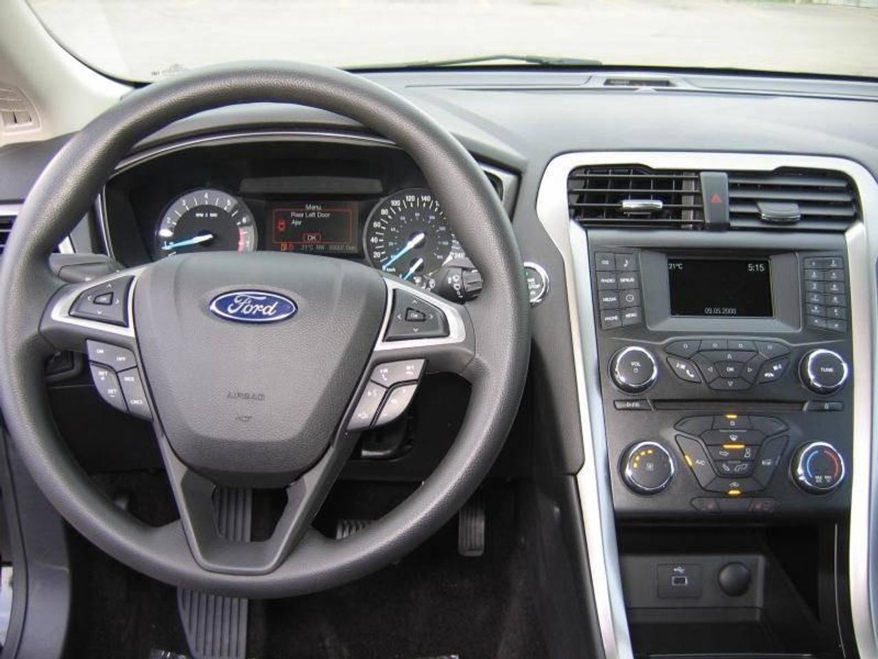 2017 Ford Fusion SE 4dr Front-wheel Drive Sedan Photo