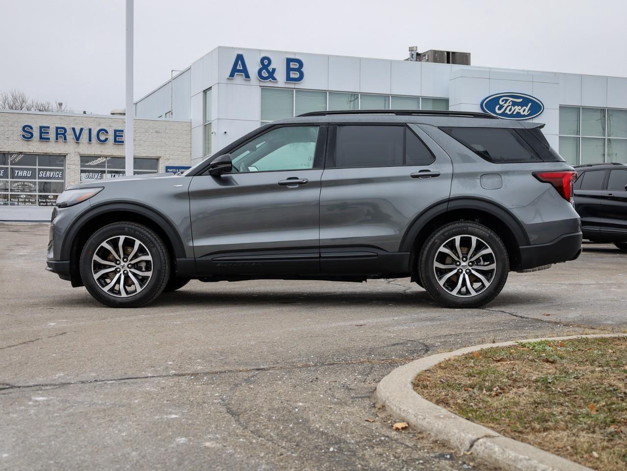 2025 Ford Explorer ST-Line 4dr 4x4 Photo4