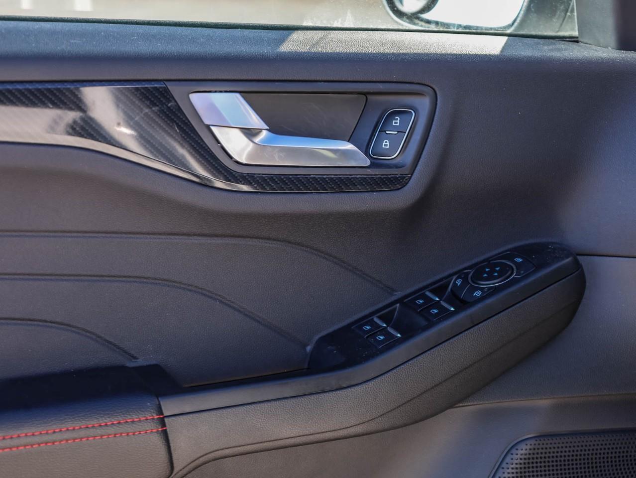 2025 Ford Escape ST-Line 4dr All-Wheel Drive Photo