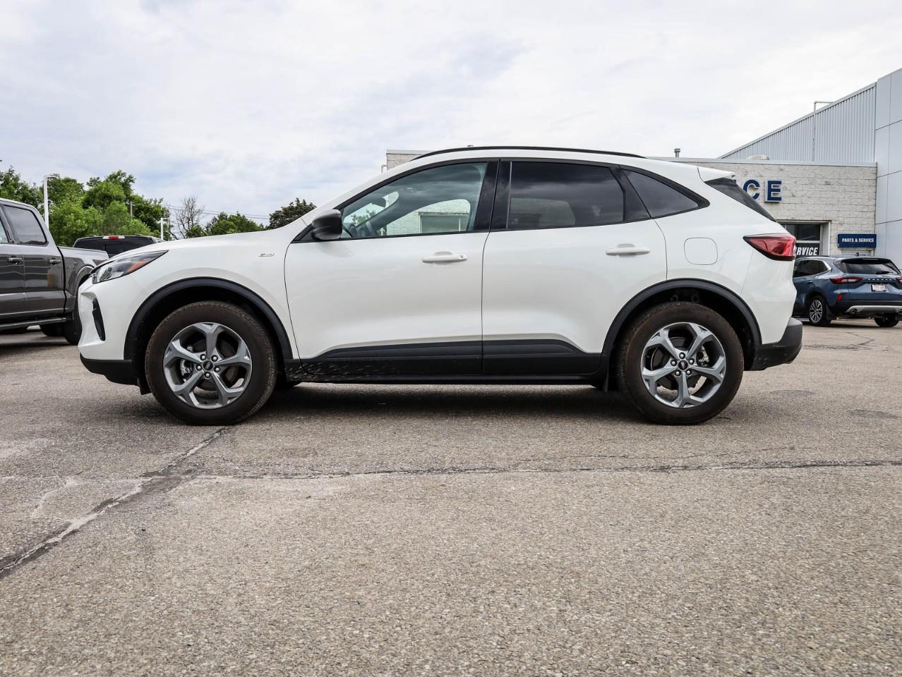 2025 Ford Escape ST-Line 4dr All-Wheel Drive Photo4