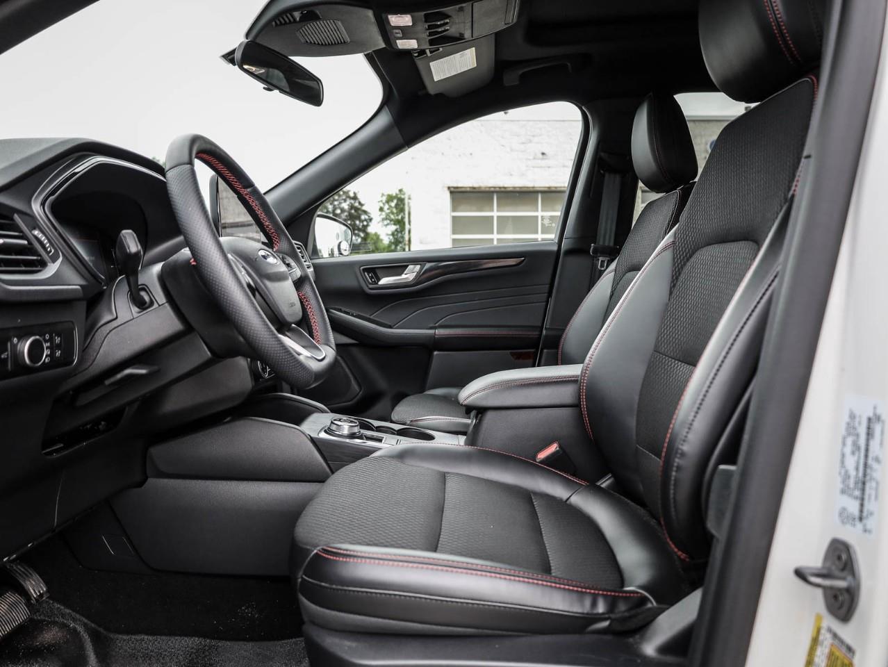 2025 Ford Escape ST-Line 4dr All-Wheel Drive Photo