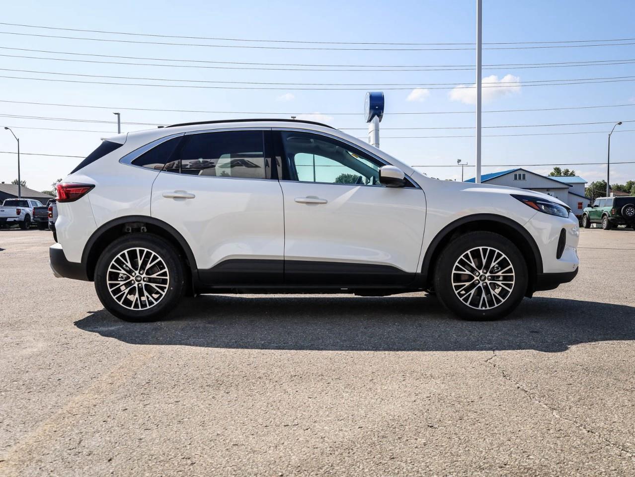 2025 Ford Escape PHEV 4dr Front-Wheel Drive Photo
