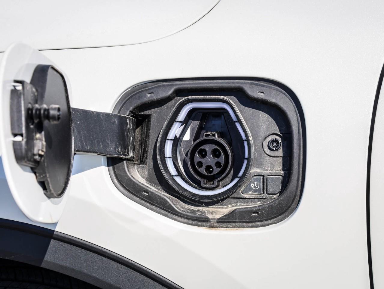 2025 Ford Escape PHEV 4dr Front-Wheel Drive Photo