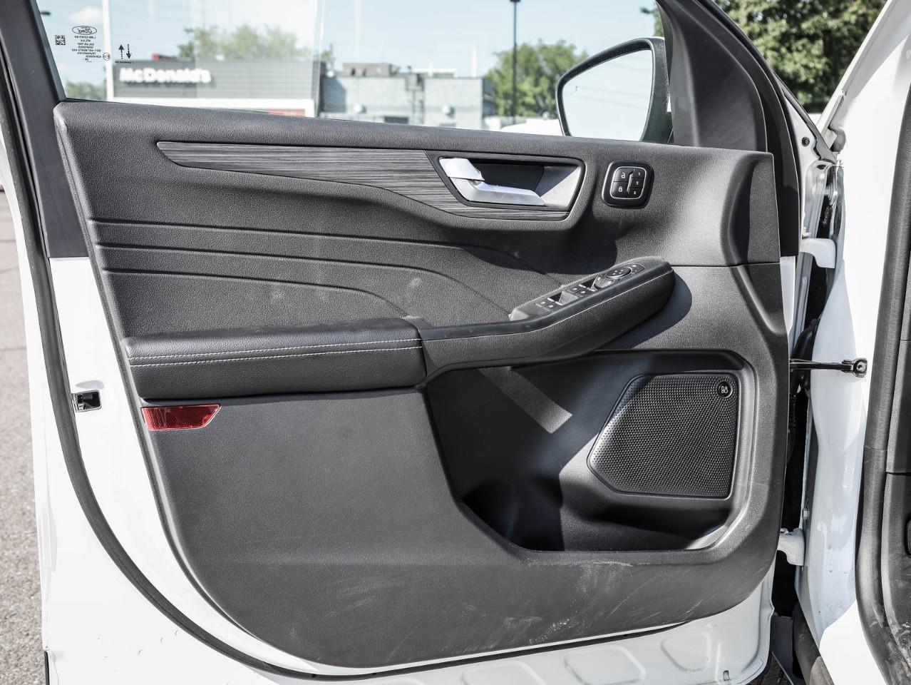 2025 Ford Escape PHEV 4dr Front-Wheel Drive Photo