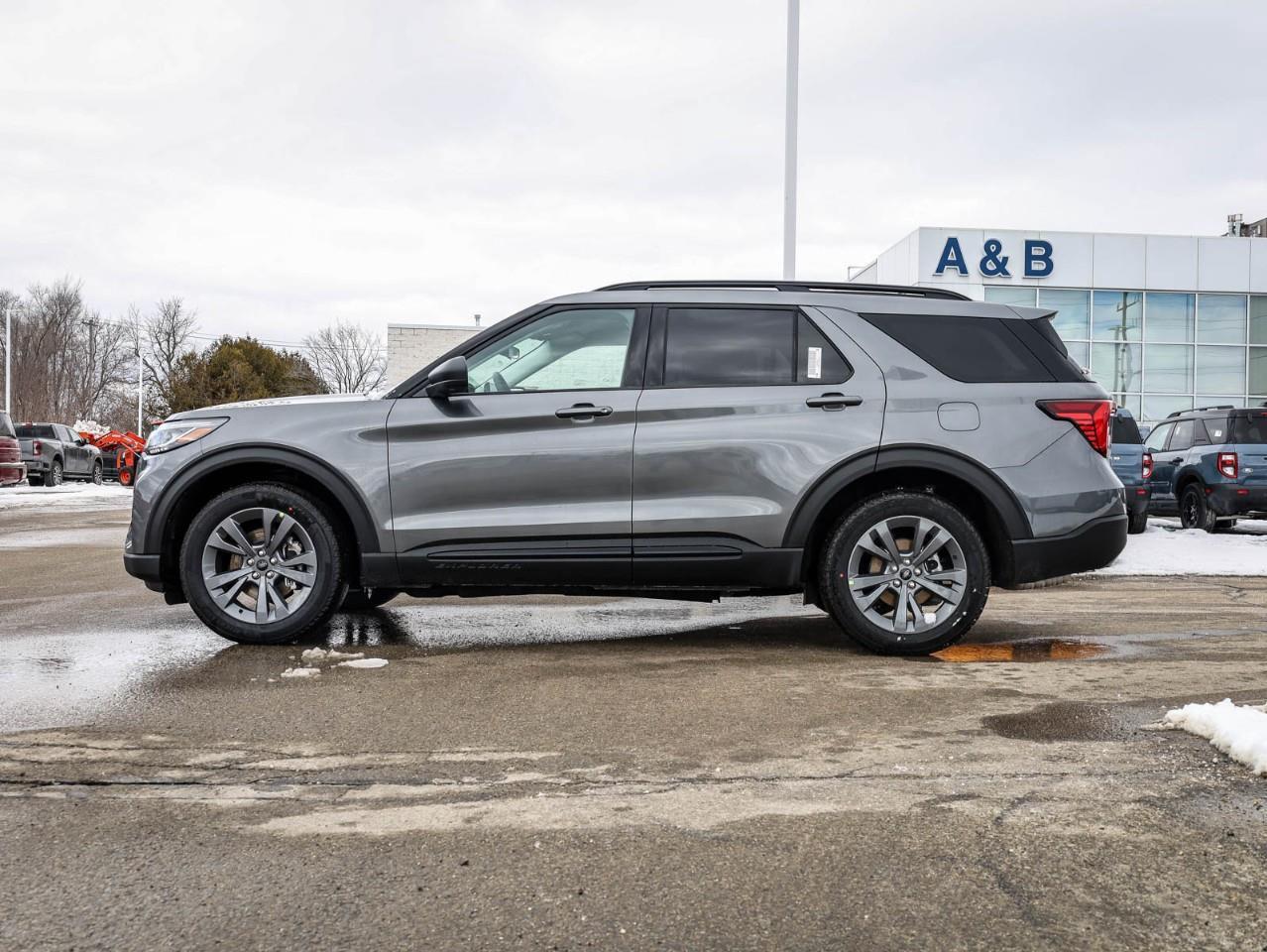 2026 Ford Explorer Active 4dr 4x4 Photo4