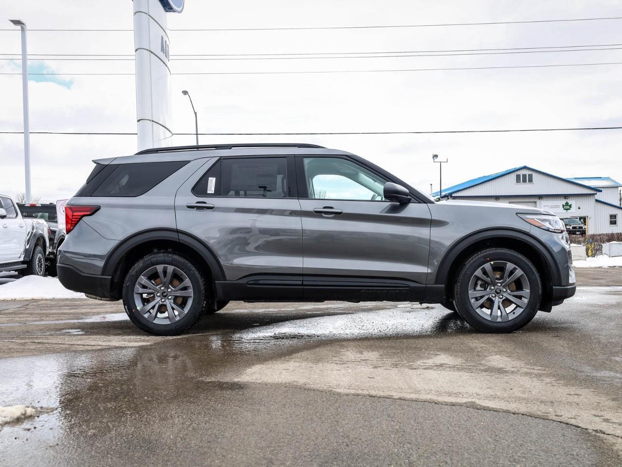 2026 Ford Explorer Active 4dr 4x4 Photo2