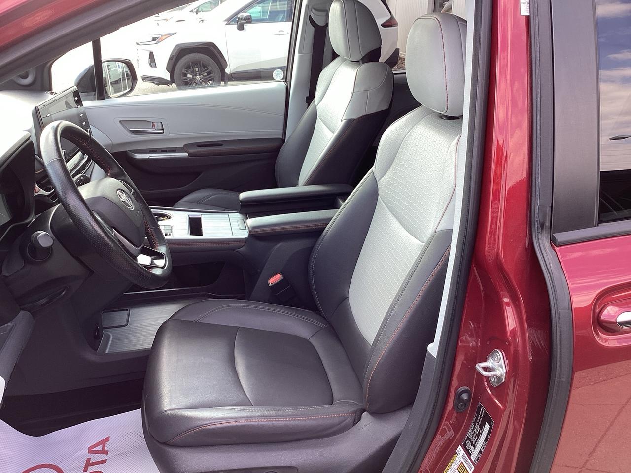 2021 Toyota Sienna XSE 7-Passenger FWD Tech Pkg Photo