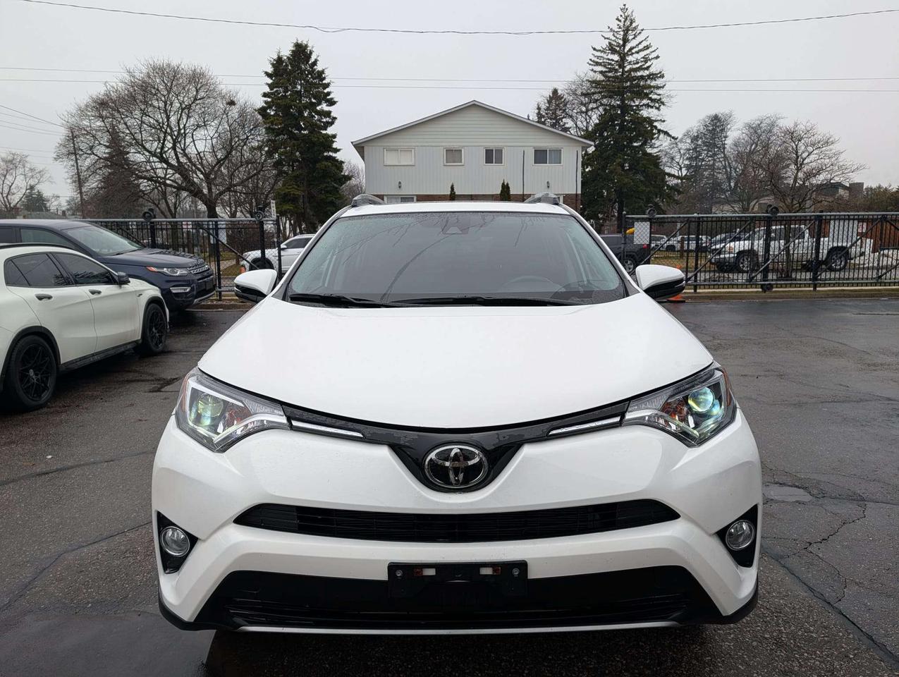 2018 Toyota RAV4 XLE Photo5