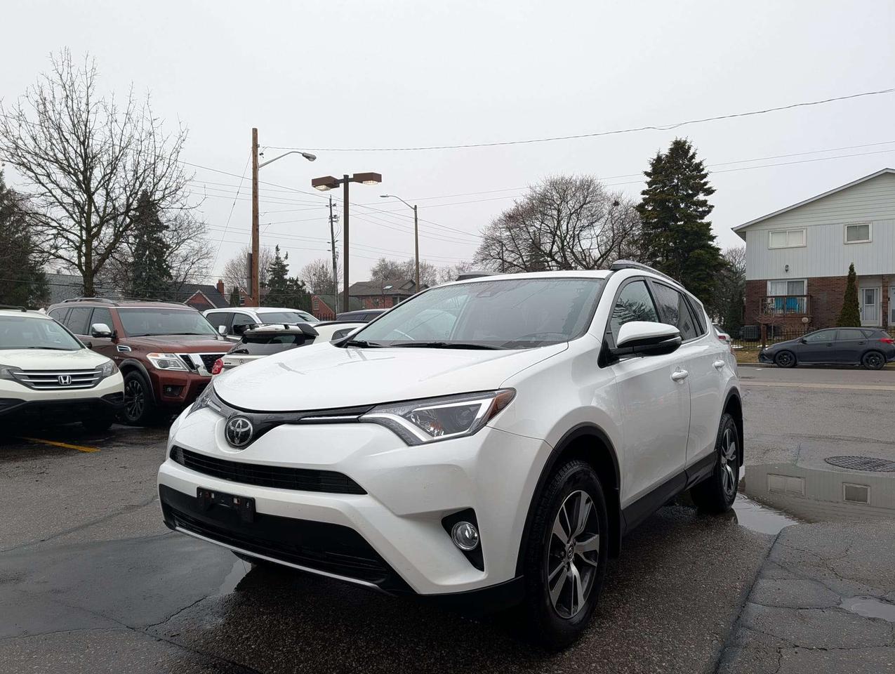 2018 Toyota RAV4 XLE Photo2