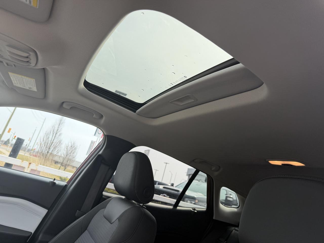 2024 Chevrolet Trax LT   SUNROOF   CARPLAY   HEATED WHEEL Photo