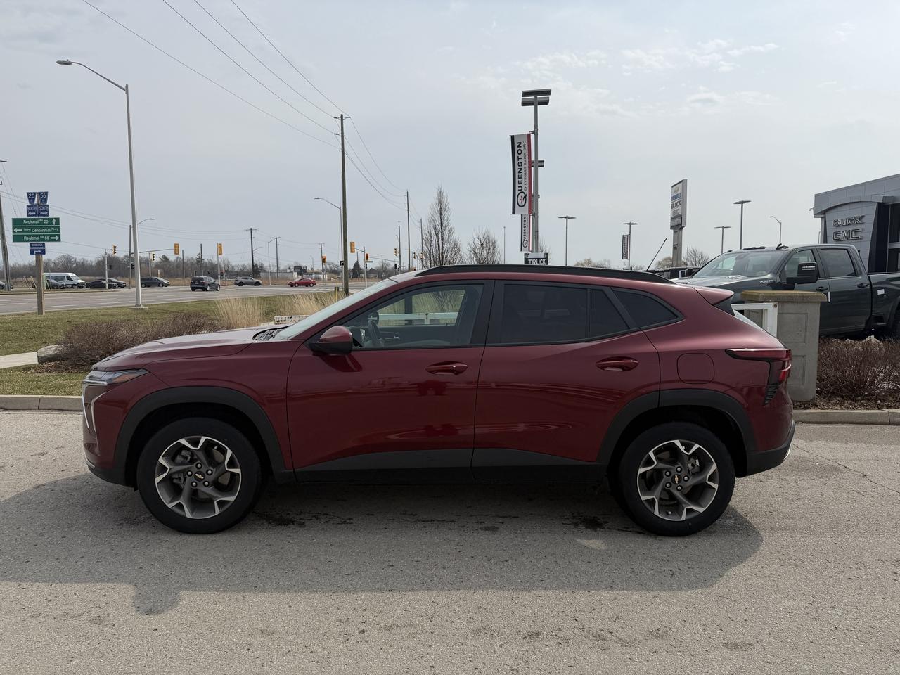 2024 Chevrolet Trax LT   SUNROOF   CARPLAY   HEATED WHEEL Photo