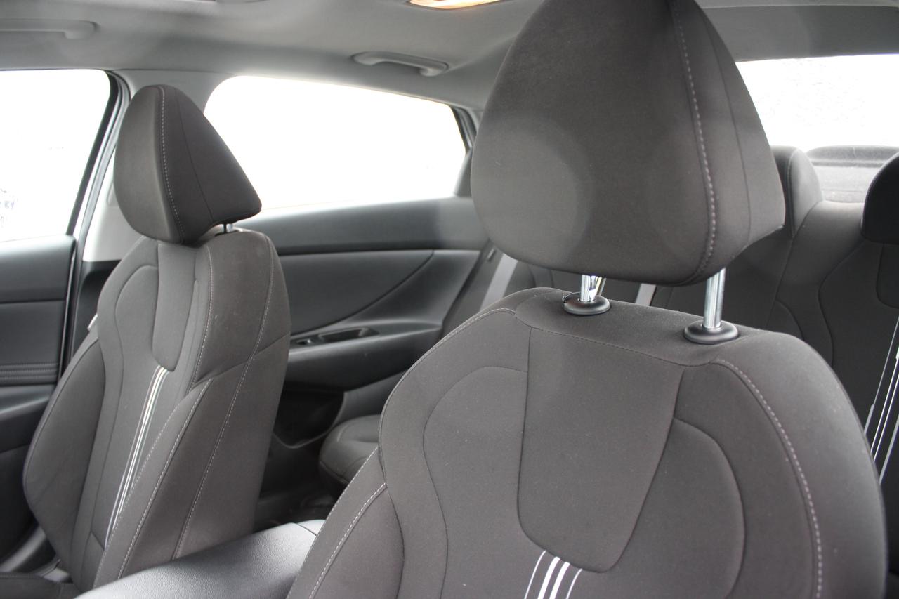 2024 Hyundai Elantra Preferred IVT w-Tech Pkg Photo