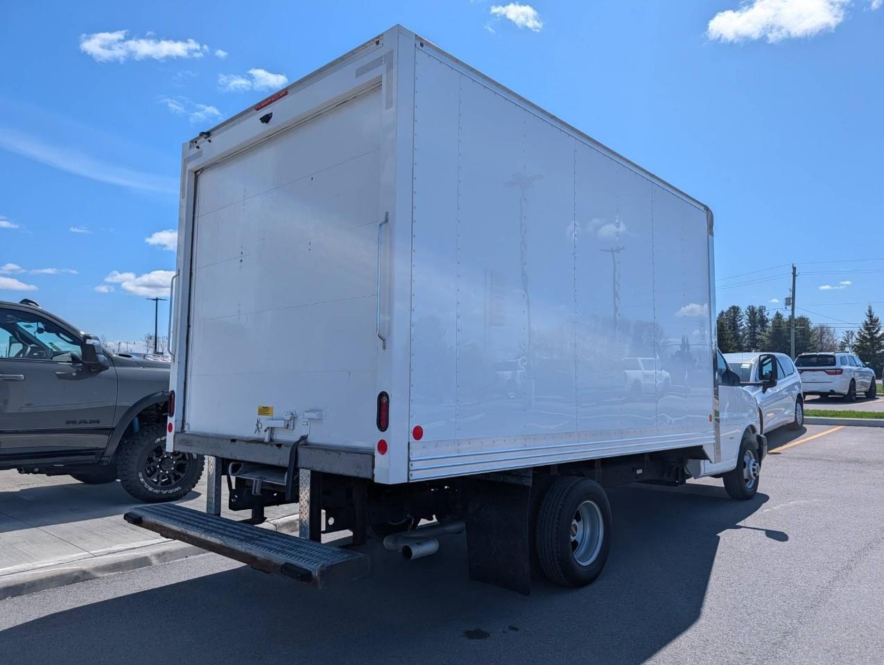 2024 GMC Savana Work Van 2024 SAVANA 3500 CUTAWAY 159 WB DRW Photo