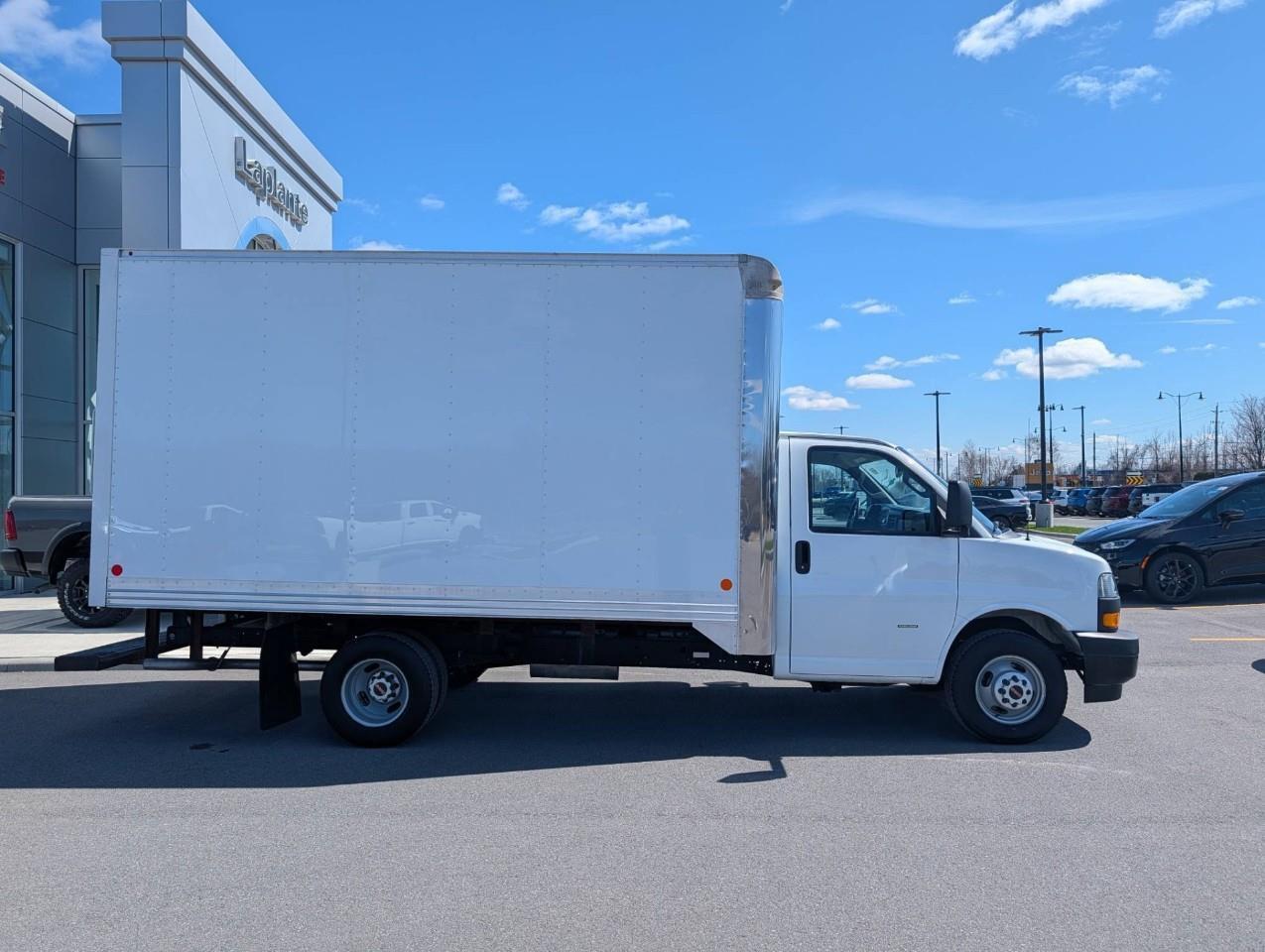 2024 GMC Savana Work Van 2024 SAVANA 3500 CUTAWAY 159 WB DRW Photo