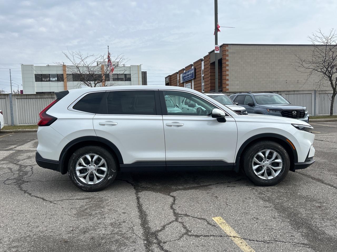 2026 Honda CR-V LX FWD CarPlay  Bluetooth Rear Camera H.Seats Photo