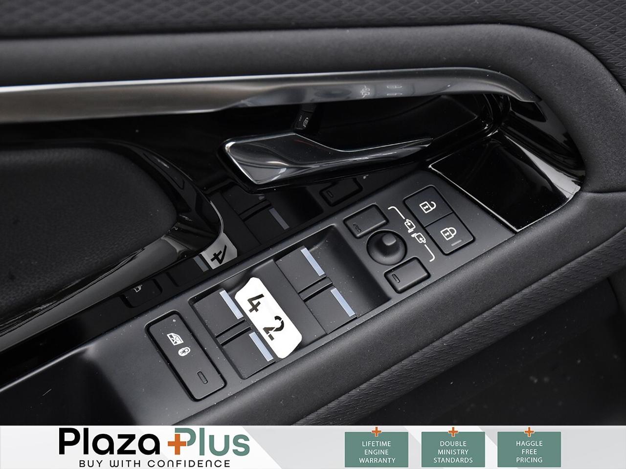 2023 Land Rover Range Rover Evoque S Photo