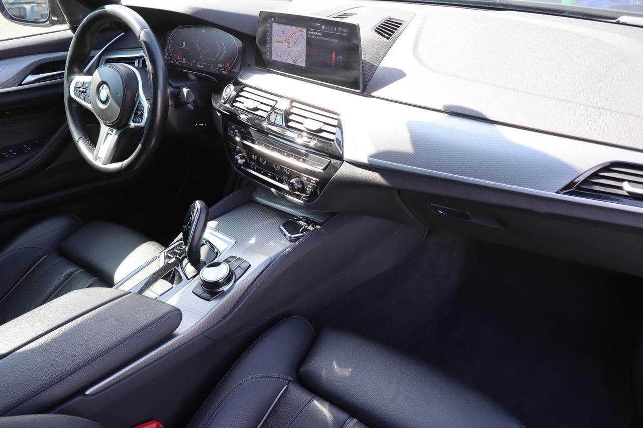 2020 BMW 5 Series 530i xDrive Photo