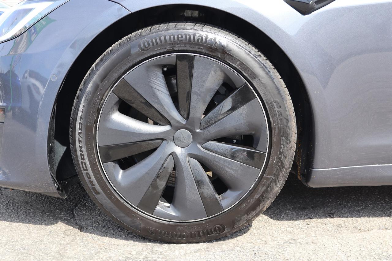 2022 Tesla Model S Long Range   Dual Motor   Yoke Steering   White In Photo