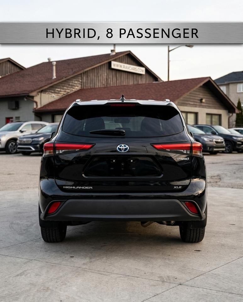 2023 Toyota Highlander Hybrid XLE AWD. Clean Carfax, 8 Passenger, Black. Photo