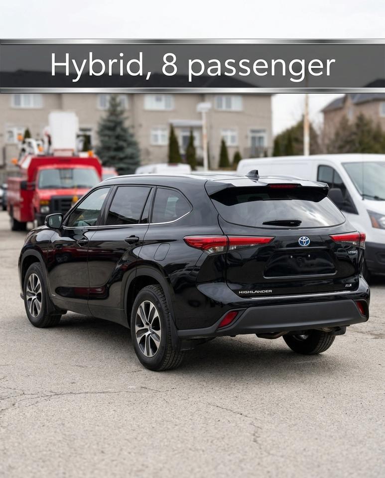 2023 Toyota Highlander Hybrid XLE AWD. Clean Carfax, 8 Passenger, Black. Photo