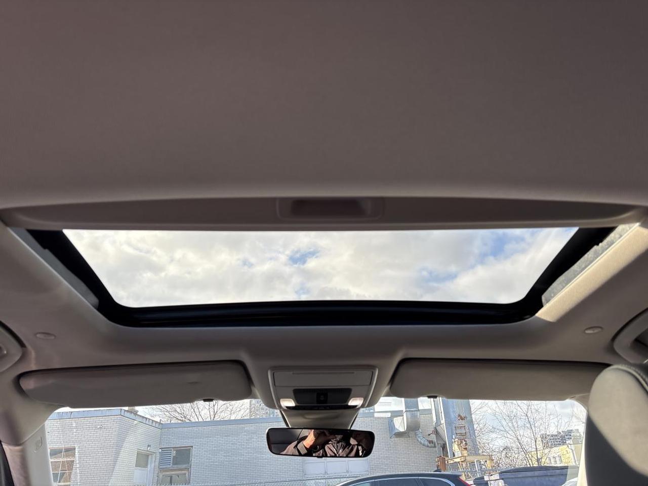 2023 Honda CR-V Ex-L AWD w/2 Sets of Tires Photo