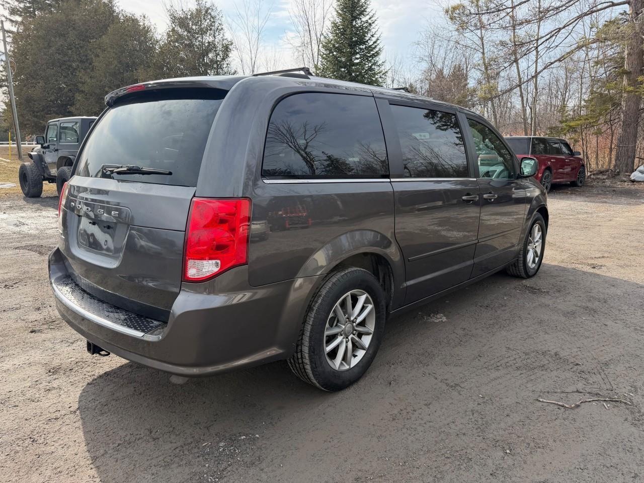 2014 Dodge Grand Caravan SE/SXT Passenger Van Photo