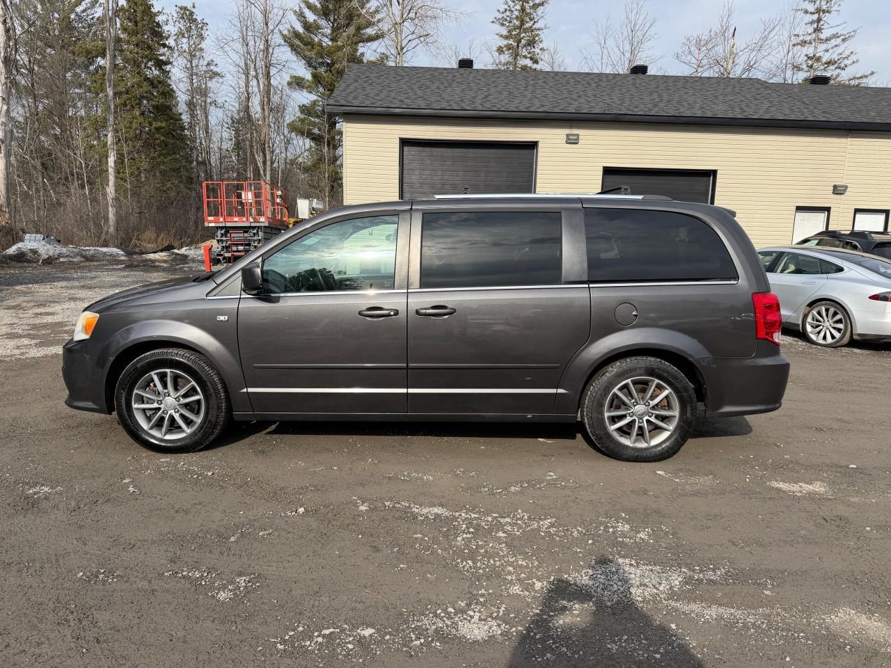 2014 Dodge Grand Caravan SE/SXT Passenger Van Photo