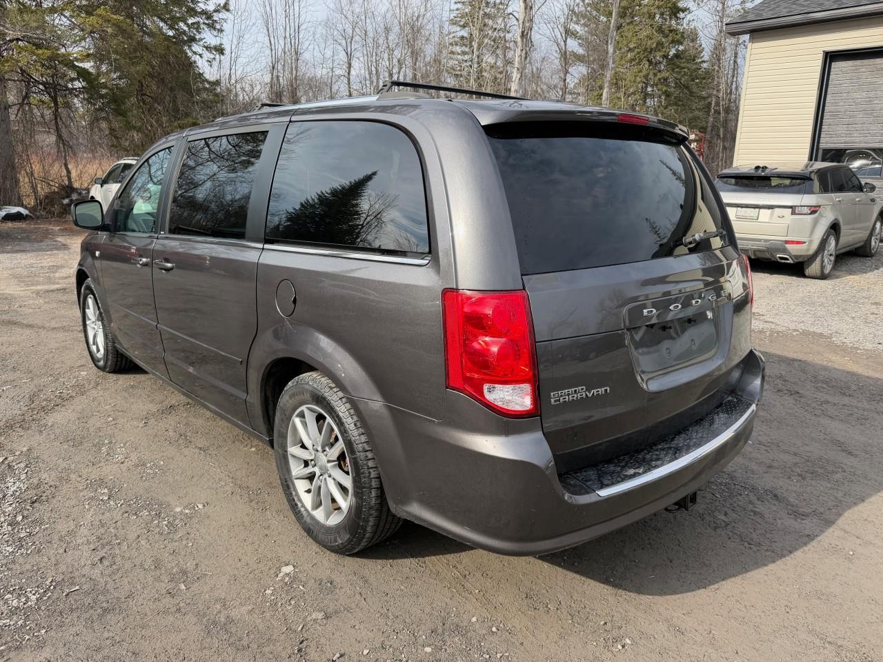 2014 Dodge Grand Caravan SE/SXT Passenger Van Photo2