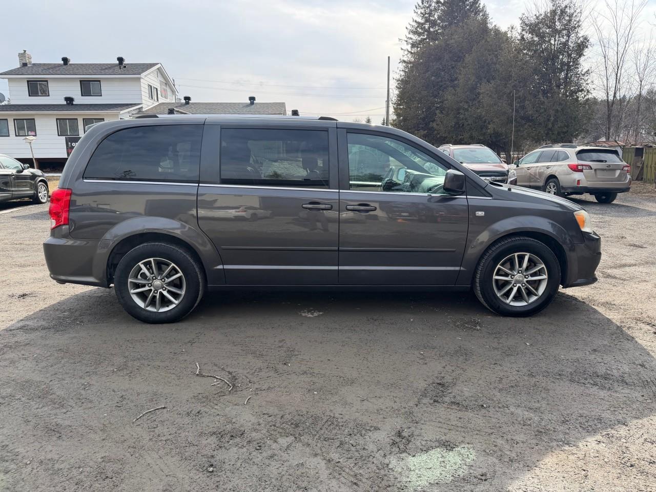 2014 Dodge Grand Caravan SE/SXT Passenger Van Photo