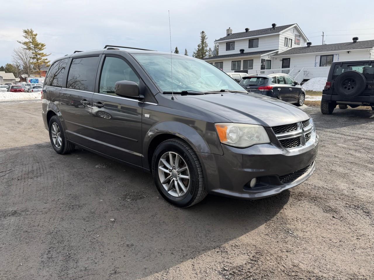 2014 Dodge Grand Caravan SE/SXT Passenger Van Photo