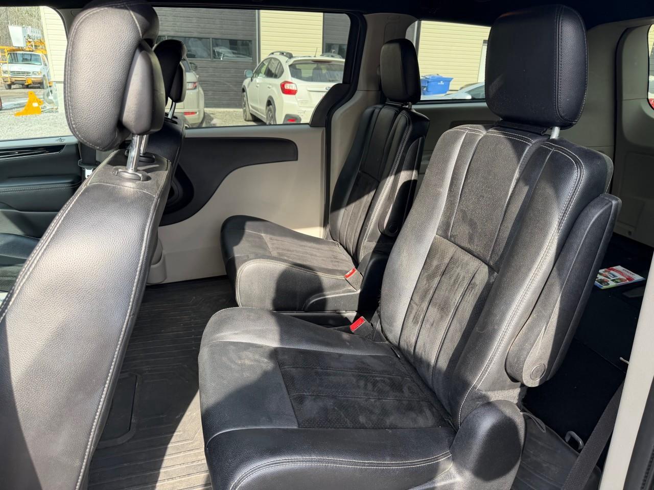 2014 Dodge Grand Caravan SE/SXT Passenger Van Photo