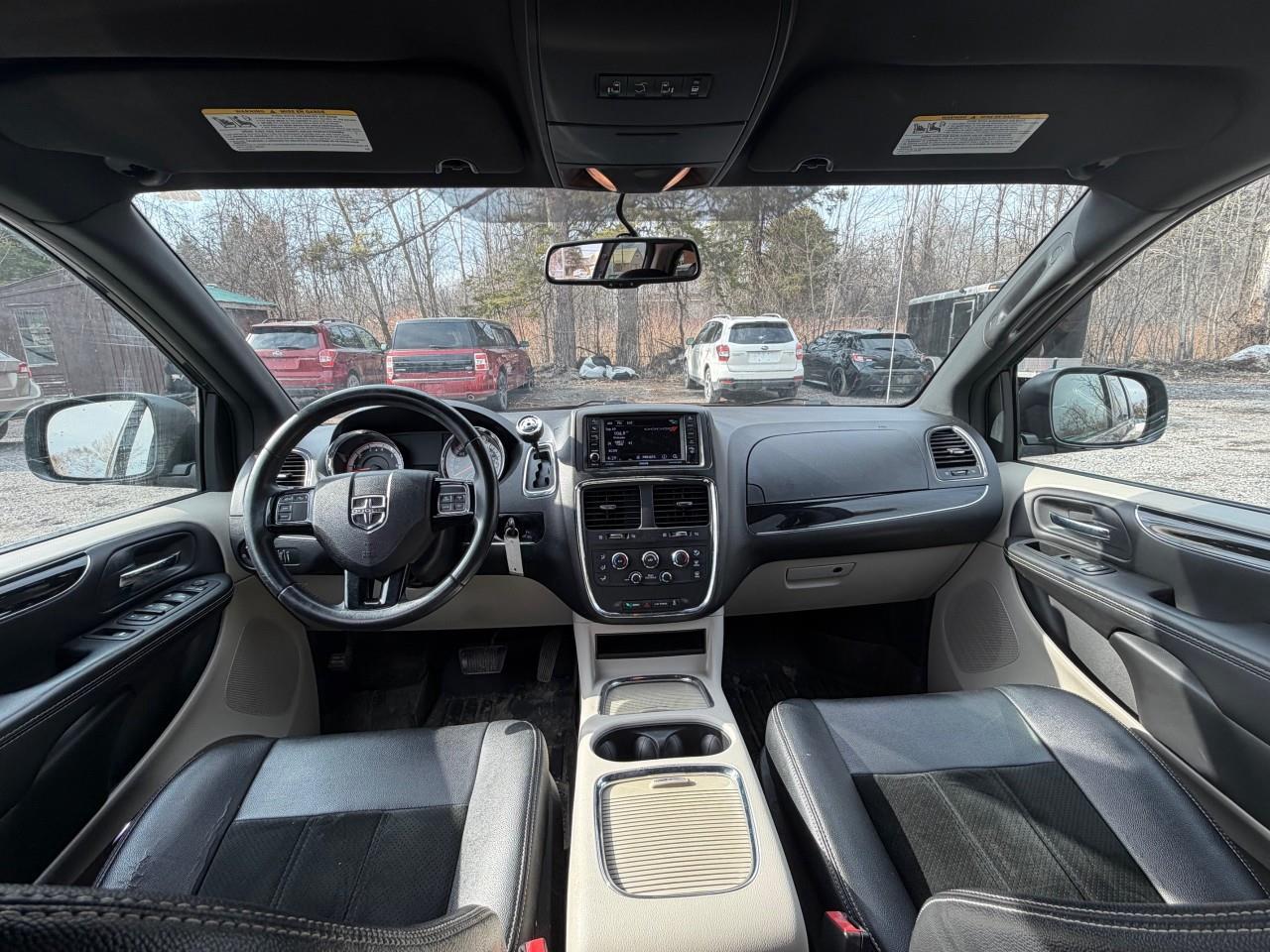 2014 Dodge Grand Caravan SE/SXT Passenger Van Photo