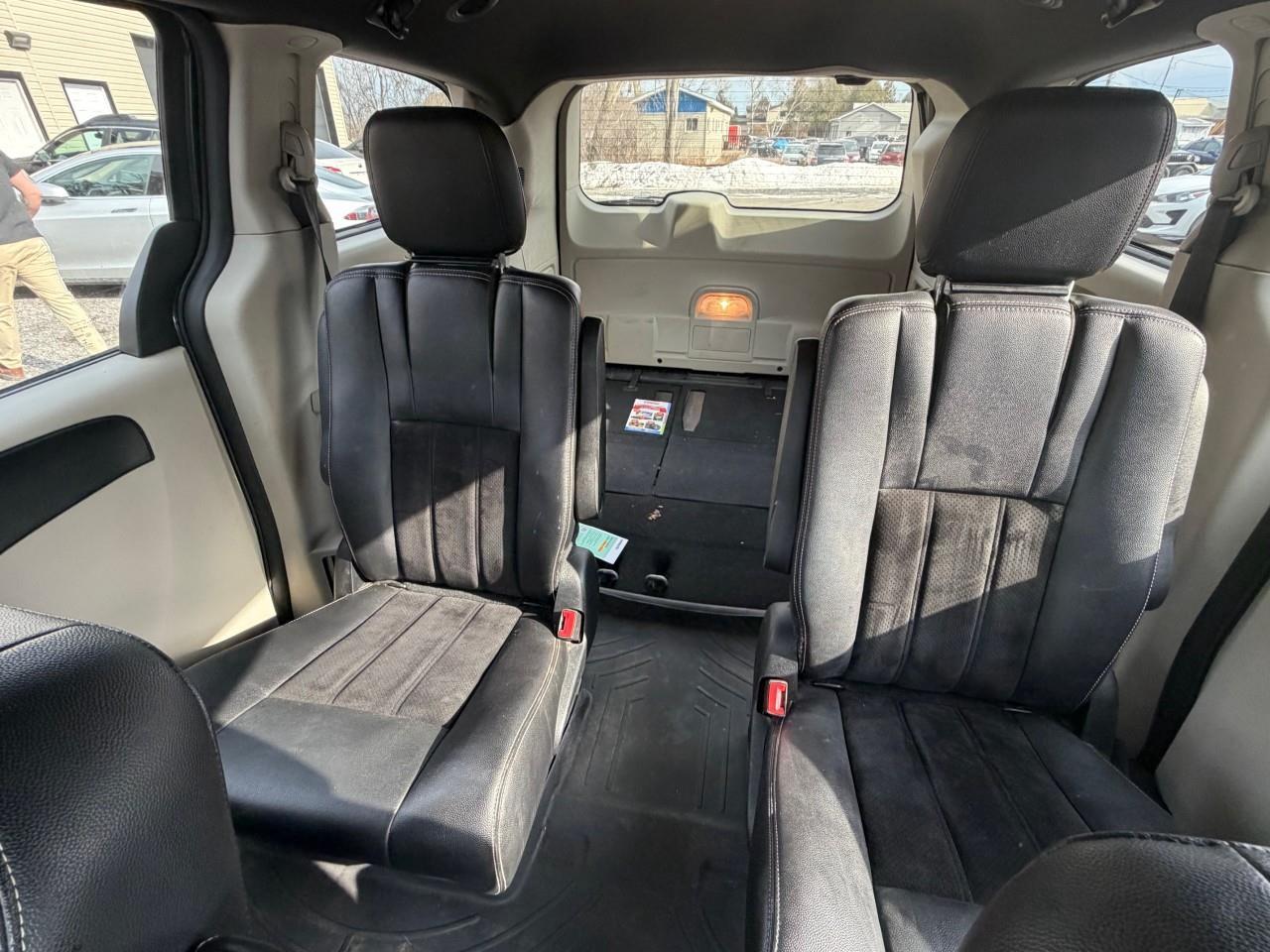 2014 Dodge Grand Caravan SE/SXT Passenger Van Photo