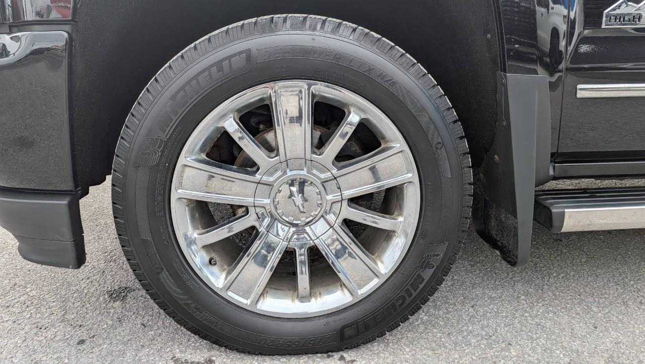 2017 Chevrolet Silverado 1500 Crew Cab Short Box 4-Wheel Drive High Country Photo