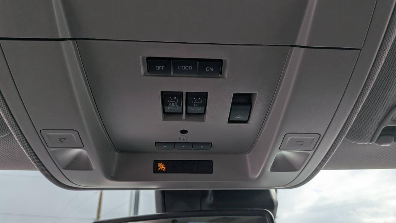 2017 Chevrolet Silverado 1500 Crew Cab Short Box 4-Wheel Drive High Country Photo