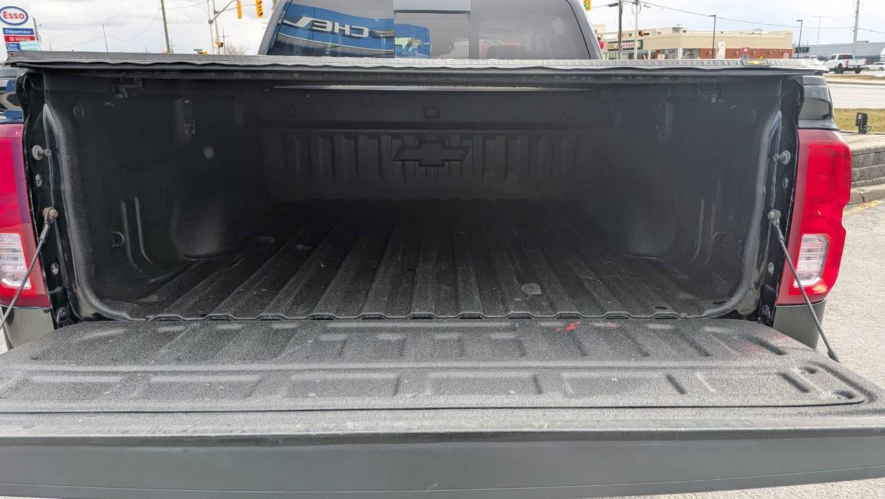 2017 Chevrolet Silverado 1500 Crew Cab Short Box 4-Wheel Drive High Country Photo