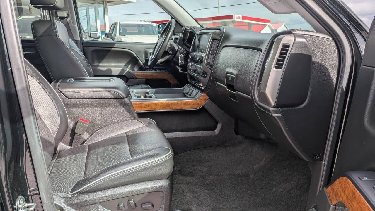 2017 Chevrolet Silverado 1500 Crew Cab Short Box 4-Wheel Drive High Country Photo