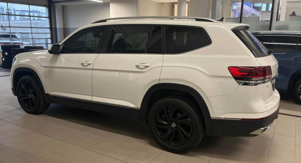 2022 Volkswagen Atlas Highline AWD | V6 | Leather | Nav | Pano Roof | Cooled + Heated Seats | and More ! Photo3