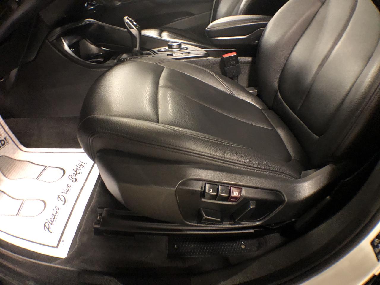 2020 BMW X1 XDRIVE LEATHER PAN/ROOF NAV B/SPOT L/ASSIST CAMERA Photo