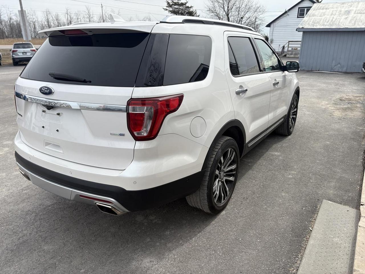2017 Ford Explorer Platinum 4dr 4x4 Photo