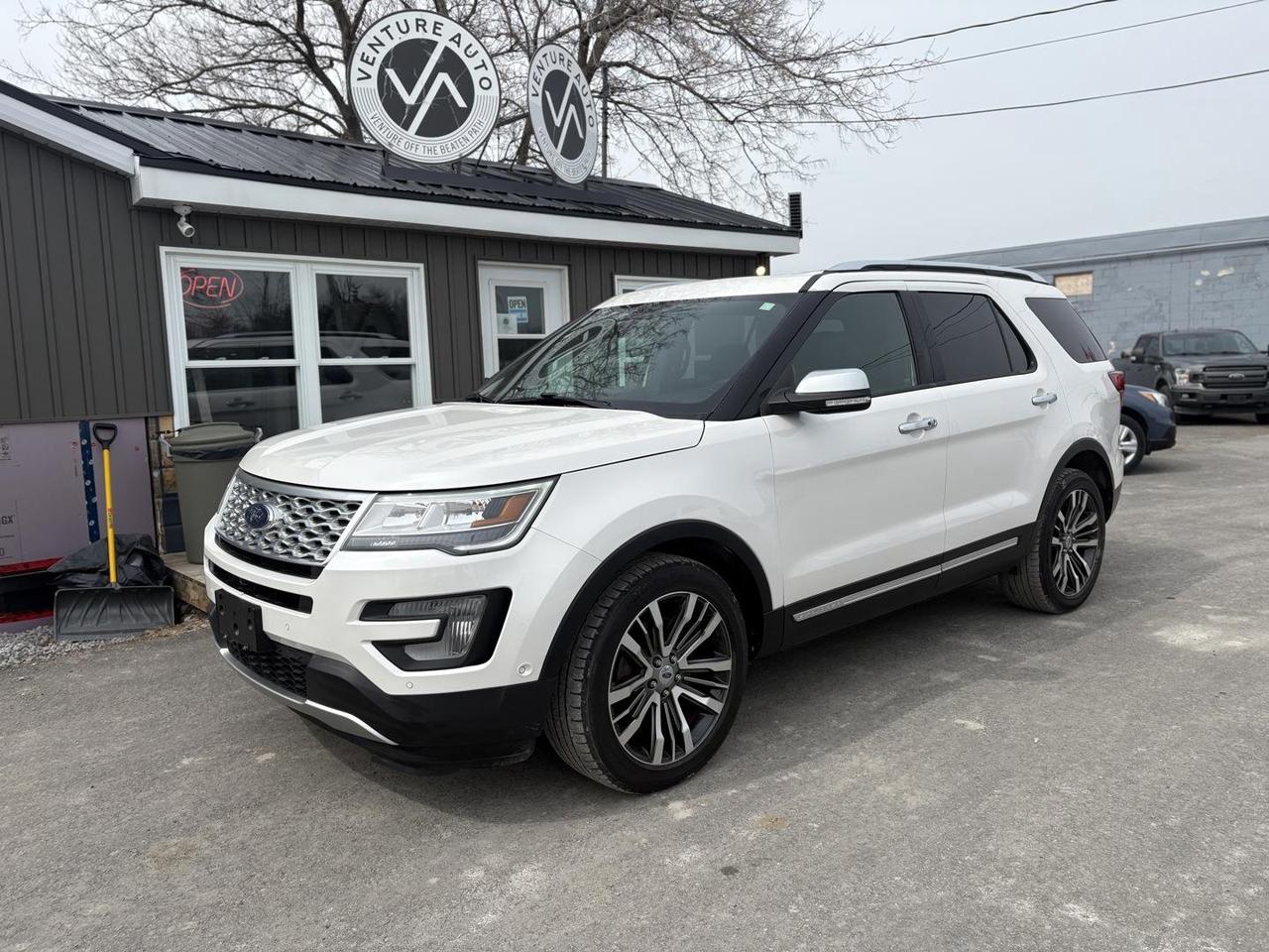 2017 Ford Explorer Platinum 4dr 4x4 Photo0