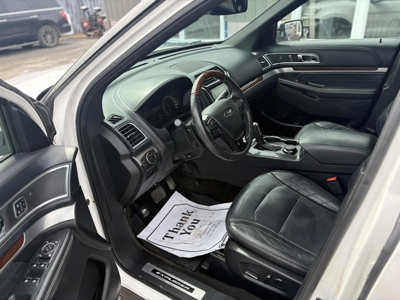 2017 Ford Explorer Platinum 4dr 4x4 Photo