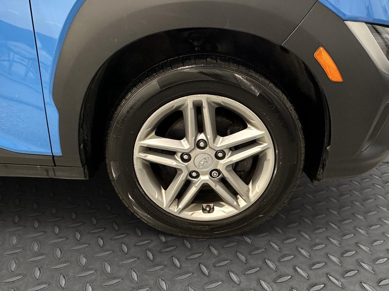 2023 Hyundai KONA Essential | Reverse Cam | Heated Seats Photo