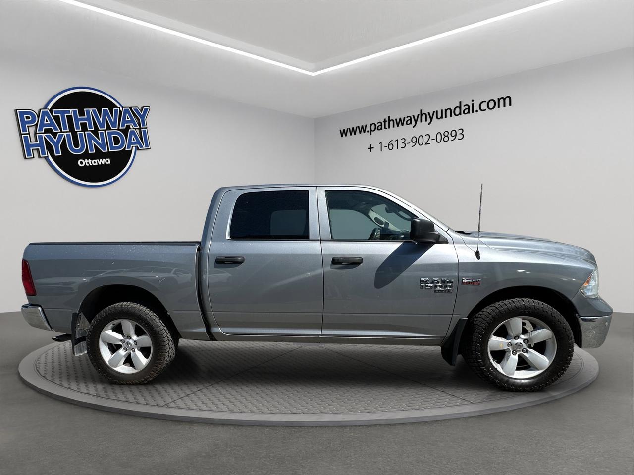 2023 RAM 1500 Classic SLT | Reverse Cam Photo2
