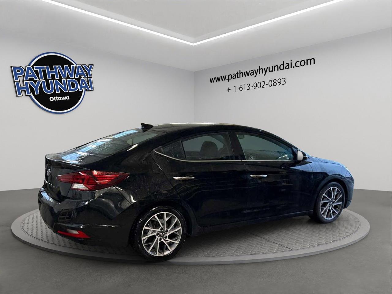 2019 Hyundai Elantra Luxury Photo2