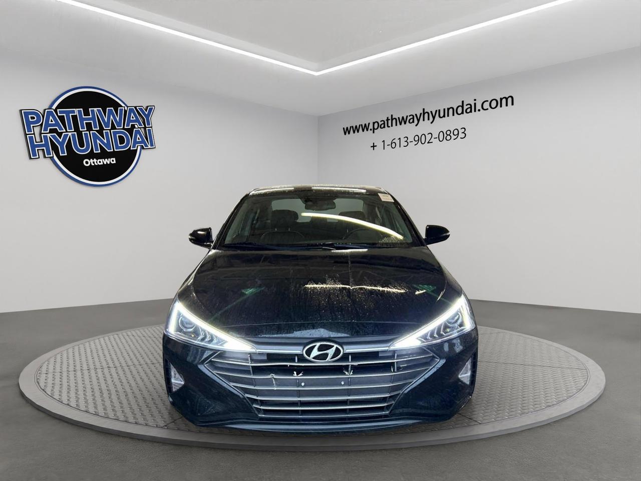 2019 Hyundai Elantra Luxury Photo