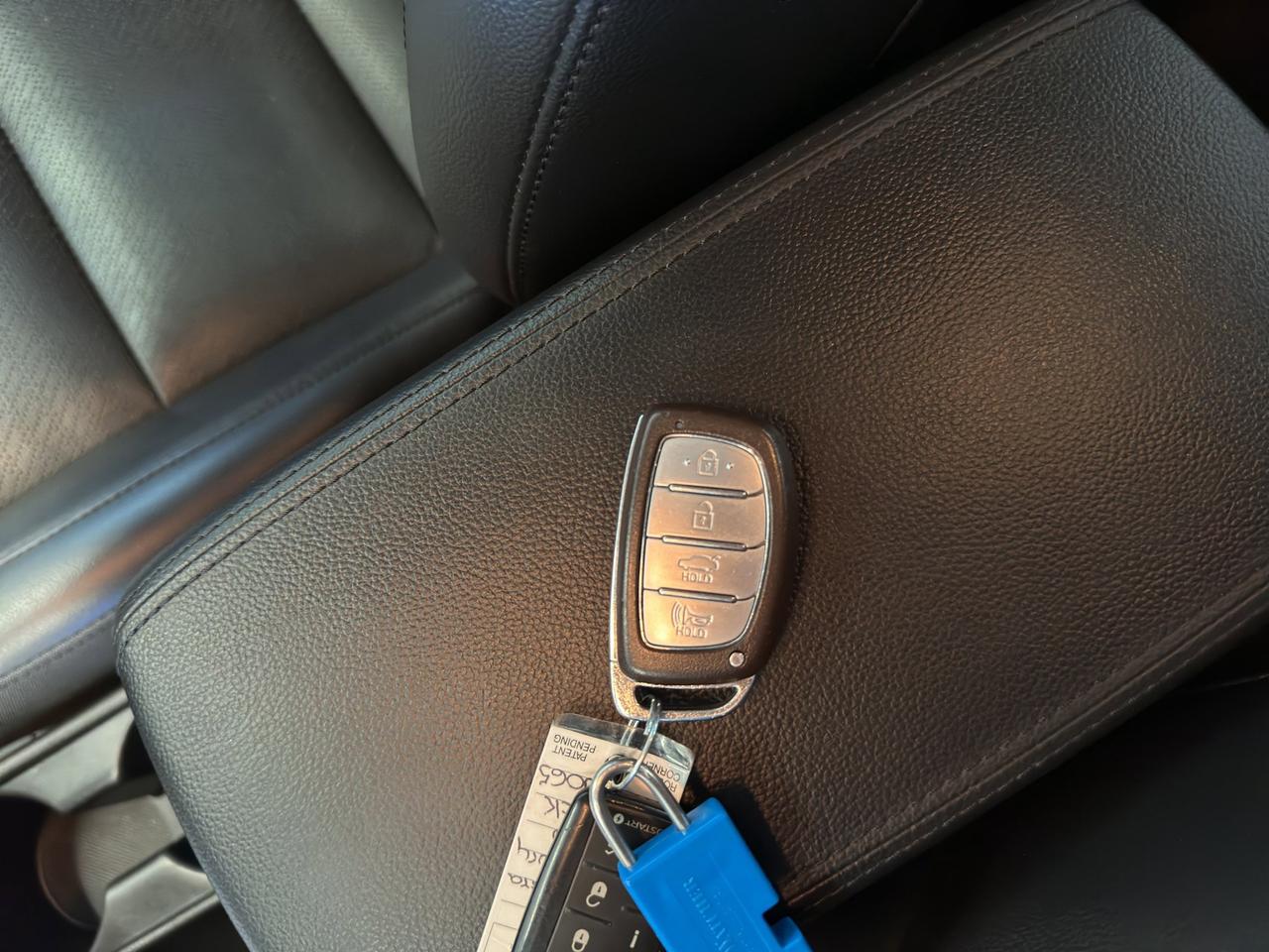 2019 Hyundai Elantra Luxury | Reverse Cam | Heated Seats Photo