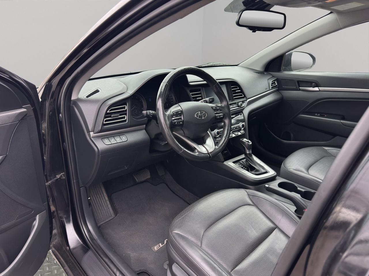 2019 Hyundai Elantra Luxury | Reverse Cam | Heated Seats Photo